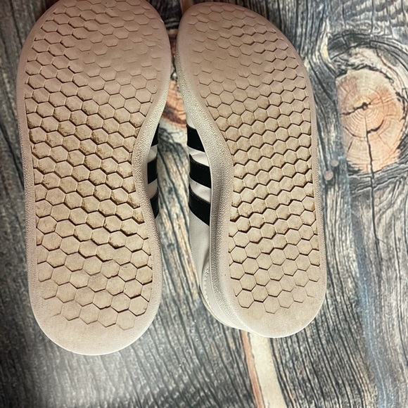 Adidas Velcro no ties! - Picture 3 of 4